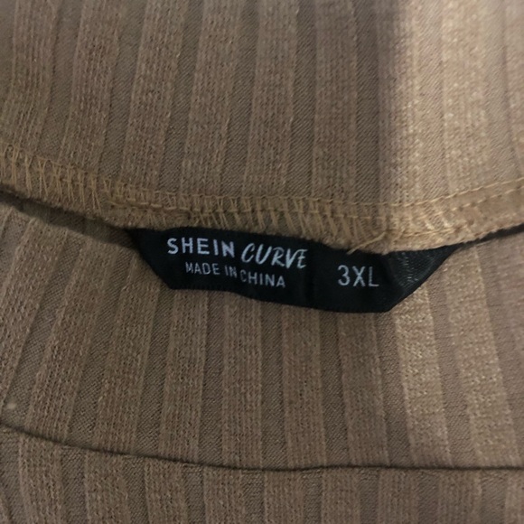 SHEIN Curve Top - Picture 3 of 3